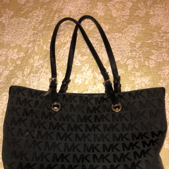 Michael Kors Never Full Bag - Picture 1 of 7